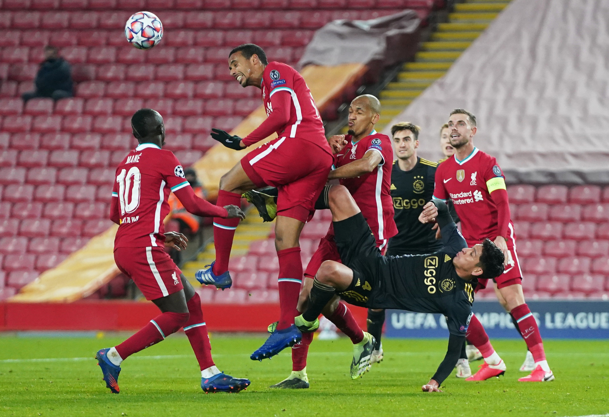 Liverpool vượt qua vòng bảng Cúp C1/Champions League