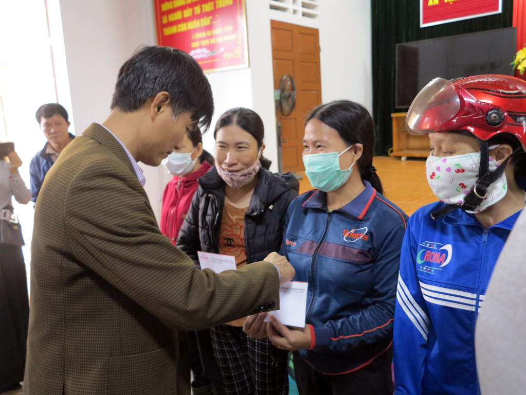 Hỗ trợ công nhân quê miền Trung bị ảnh hưởng thiên tai