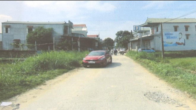 Nghe bạn n&oacute;i bị đ&aacute;nh, nh&oacute;m thanh ni&ecirc;n d&agrave;n cảnh va chạm để ch&eacute;m gục đối phương - Ảnh 3.
