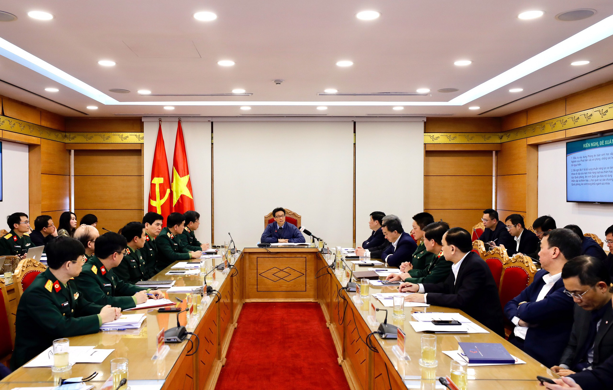 Vắc-xin Covid-19 tr&ecirc;n thế giới c&oacute; gi&aacute; cao, nguồn cung hạn chế - Ảnh 1.