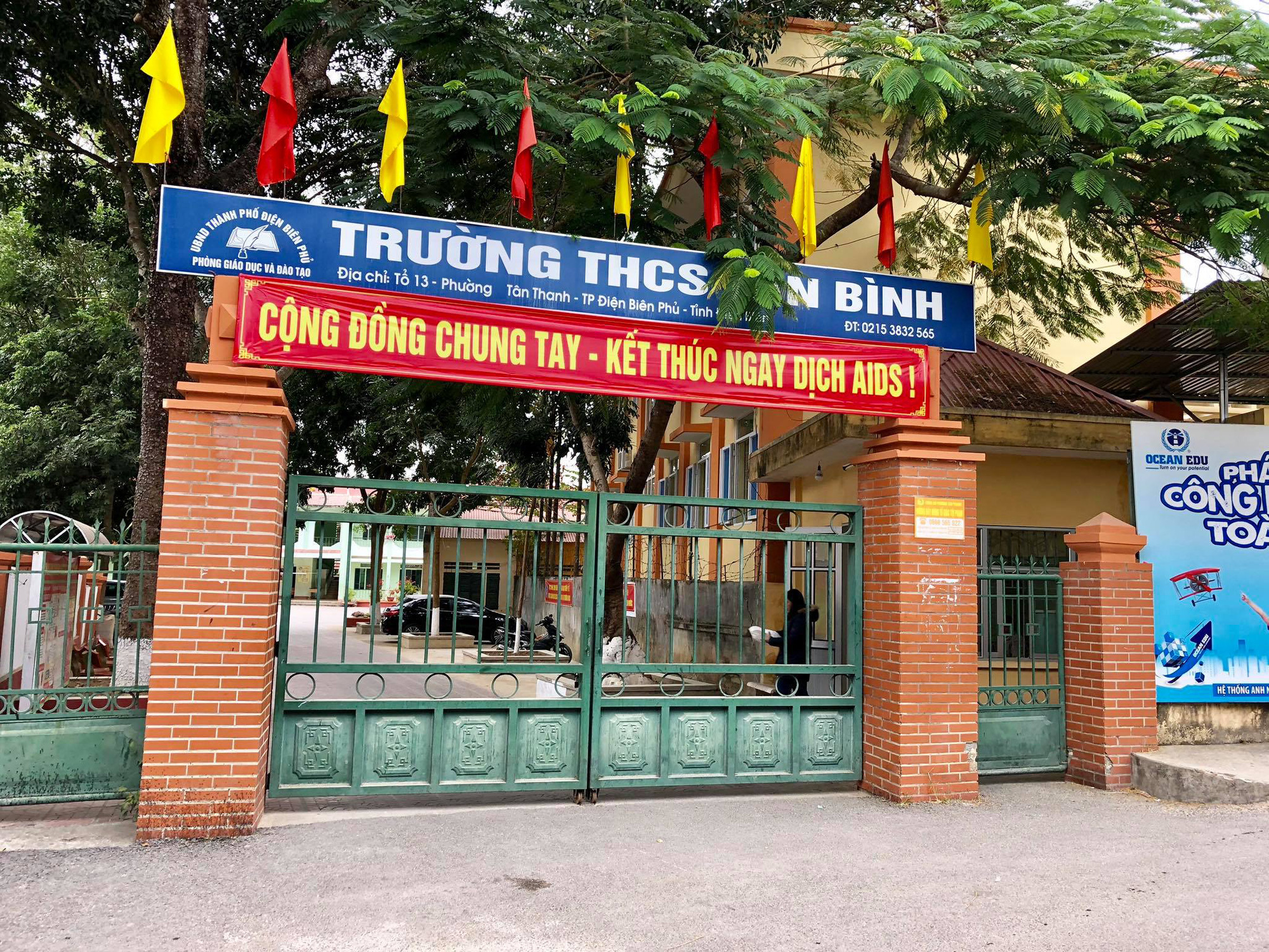 Khởi tố phụ huynh x&ocirc;ng v&agrave;o trường đ&aacute;nh học sinh lớp 6 ở Điện Bi&ecirc;n - Ảnh 2.