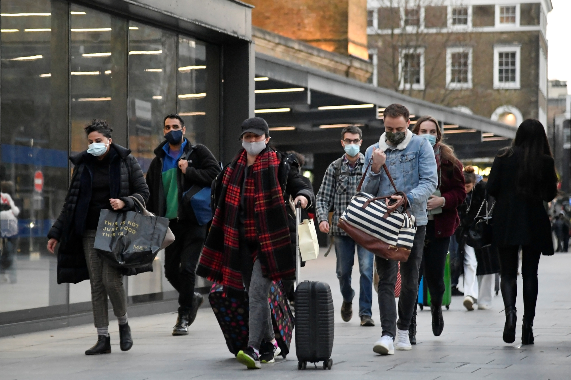 Covid-19: Biến thể mới có gì khiến châu Âu sợ hãi?