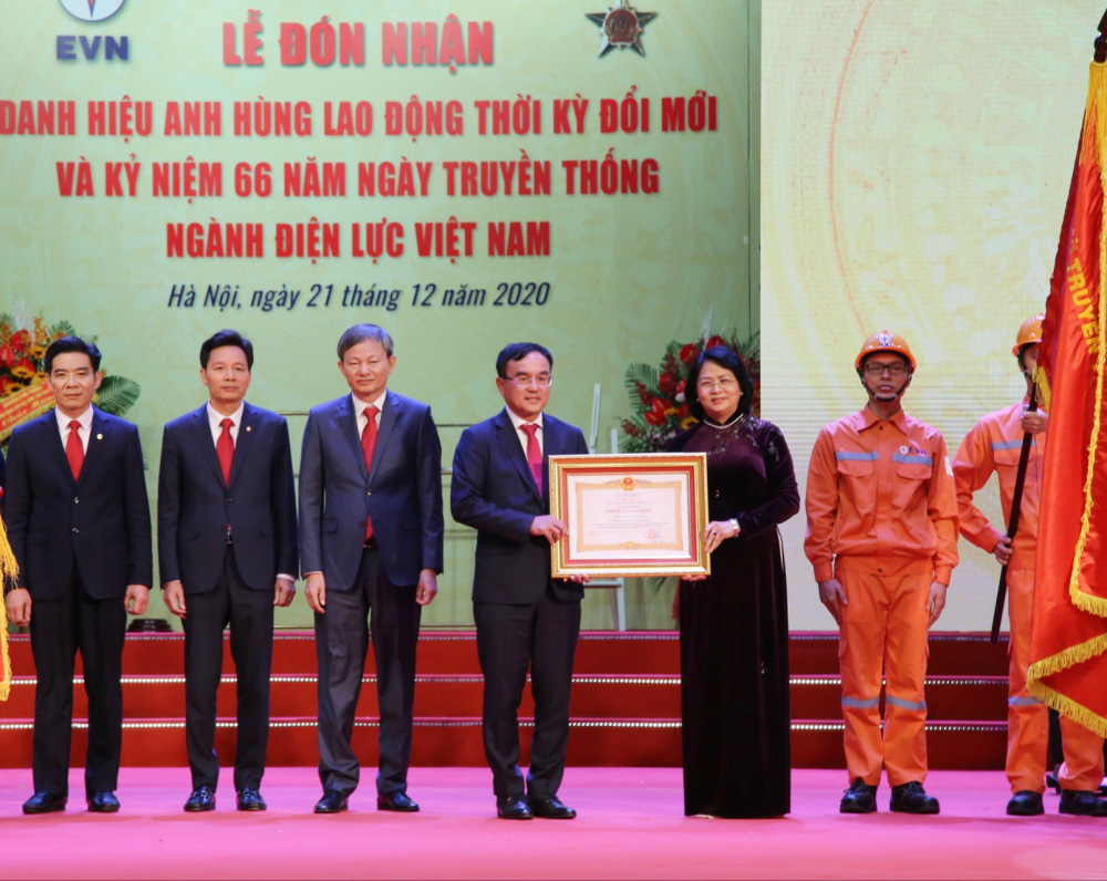 EVN đón nhận danh hiệu Anh hùng lao động thời kỳ đổi mới