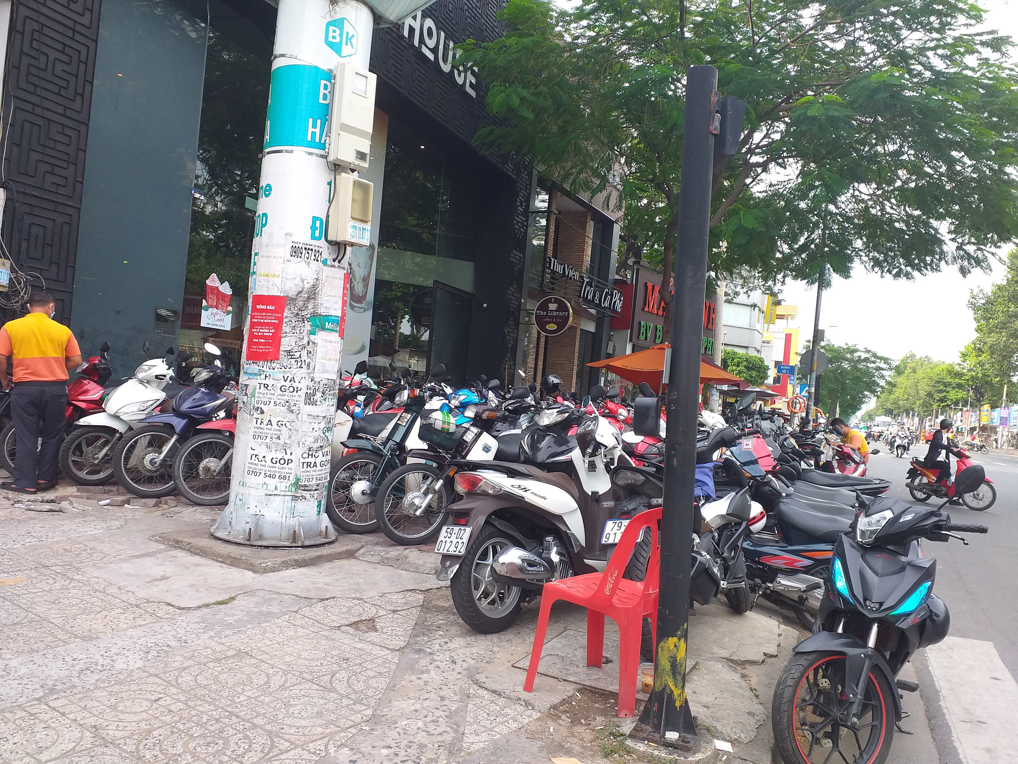 Tìm giải pháp cho trật tự vỉa hè