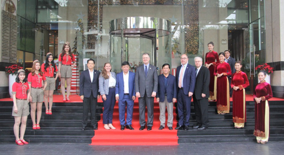 Đại sứ Mỹ thăm và làm việc với HDBank, Vietjet - Ảnh 1.