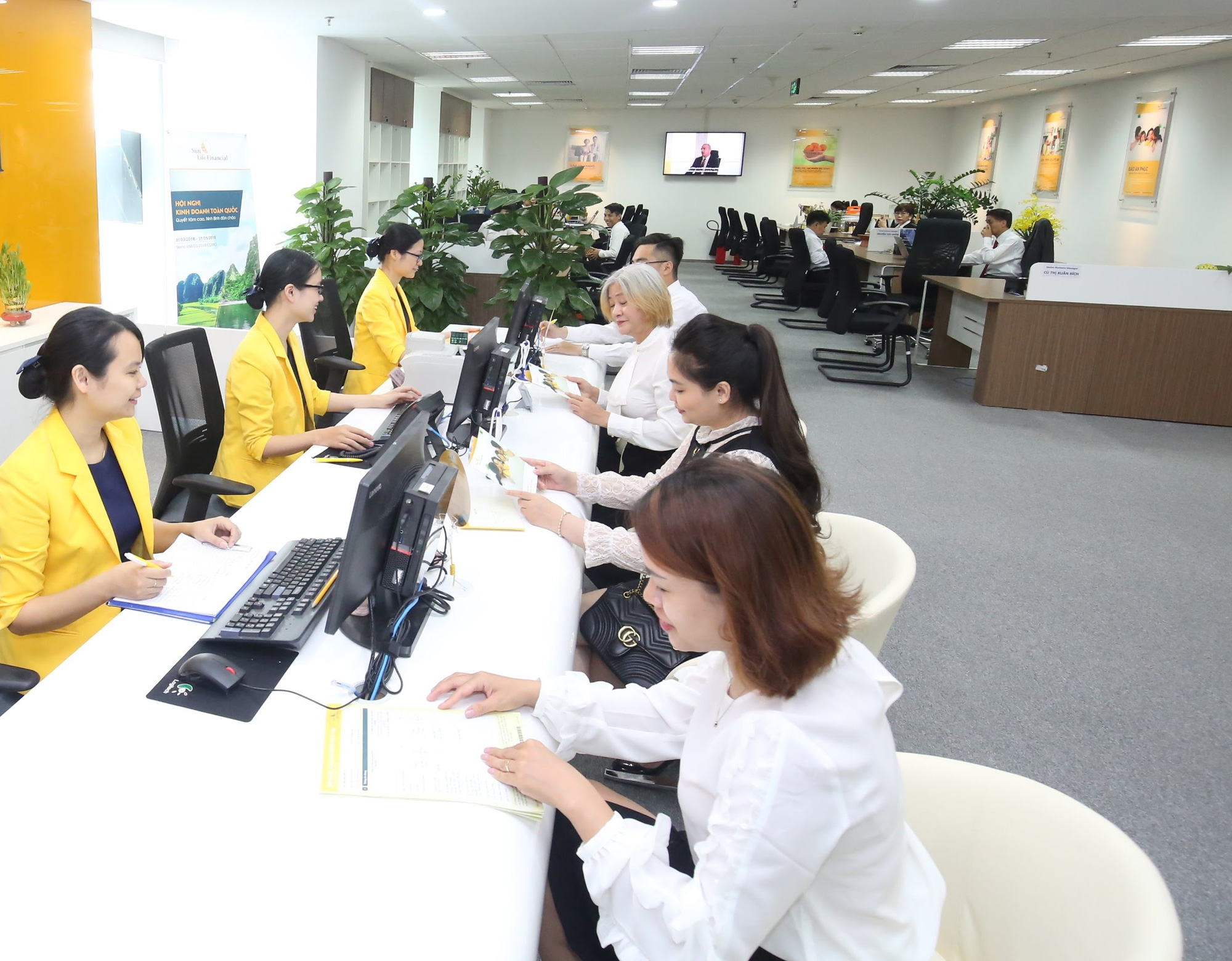 Sun Life Việt Nam lần thứ 4 li&ecirc;n tiếp nhận giải thưởng từ Tạp ch&iacute; T&agrave;i ch&iacute;nh Quốc Tế - Ảnh 1.