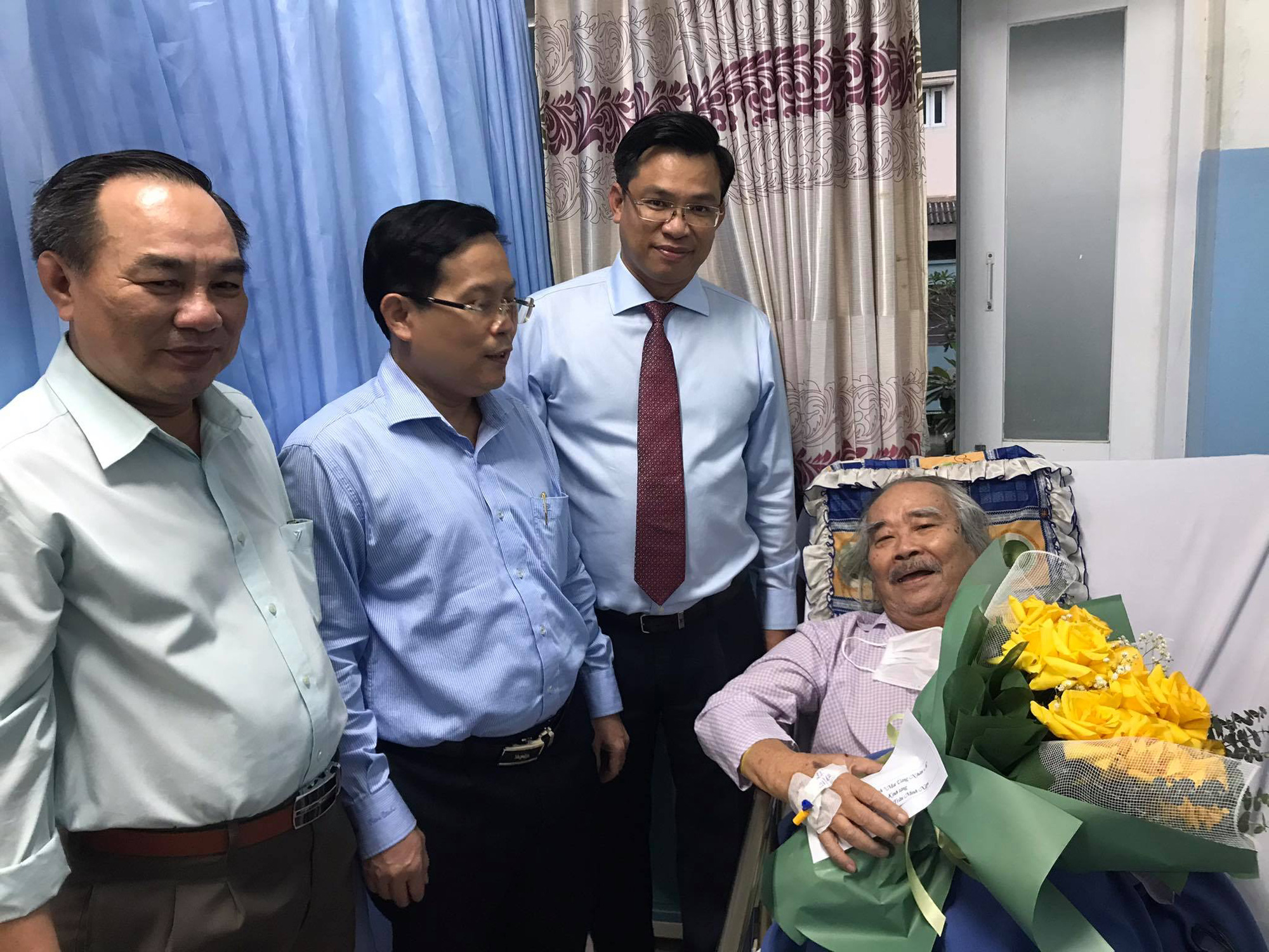 Chương trình Mai Vàng nhân ái thăm và thanh toán toàn bộ viện phí cho NSND Trần Minh Ngọc - Ảnh 4.
