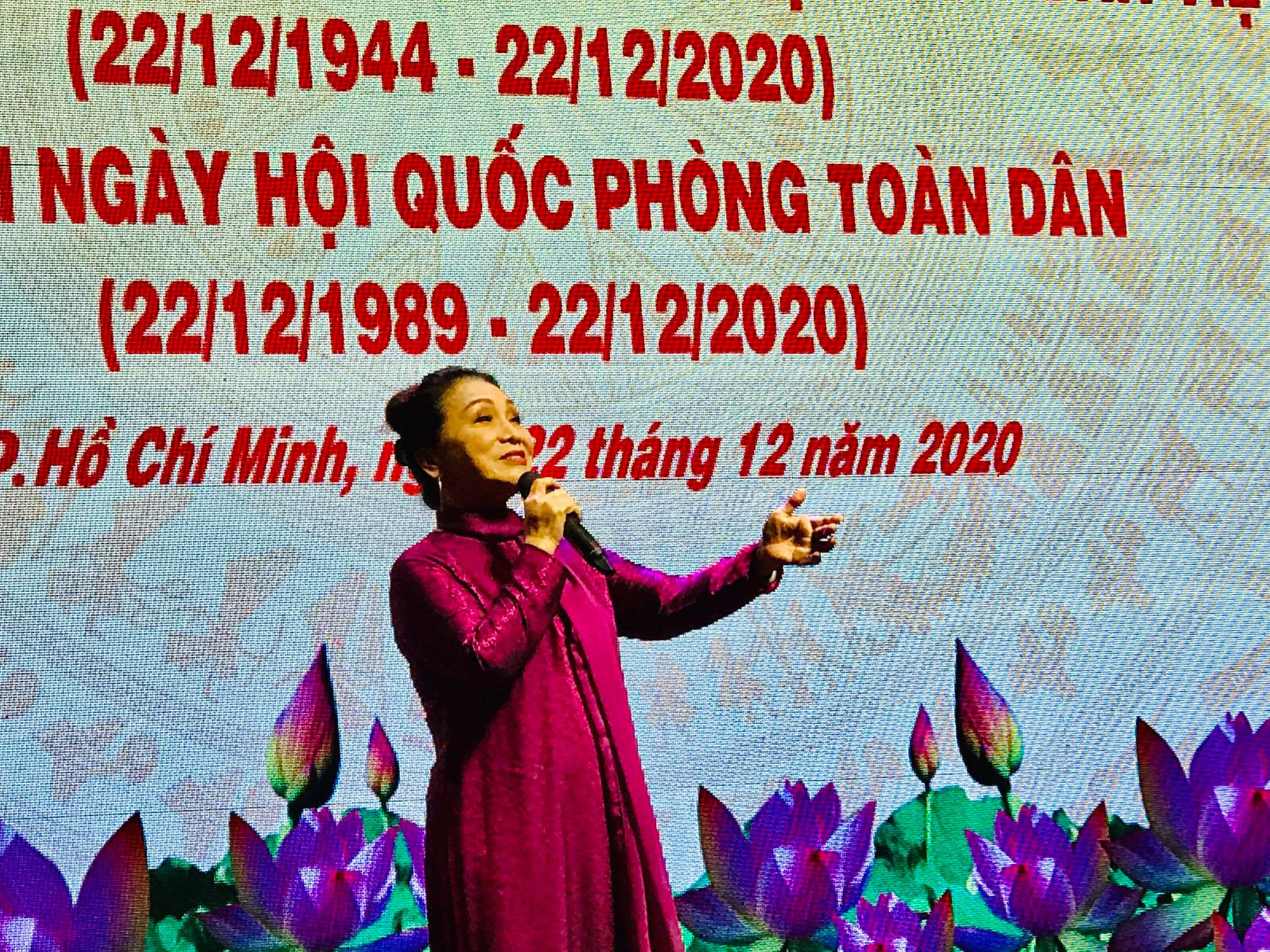 Nghệ sĩ hát mừng ngày thành lập Quân đội nhân dân Việt Nam