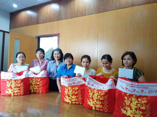 Gần 11 tỉ đồng chăm lo Tết cho CNVC-LĐ - Ảnh 1.