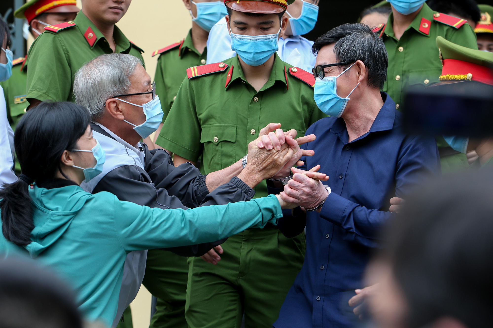 Những chi tiết, h&igrave;nh ảnh &ldquo;đắt&rdquo; trong phi&ecirc;n xử &ocirc;ng Đinh La Thăng - Ảnh 12.