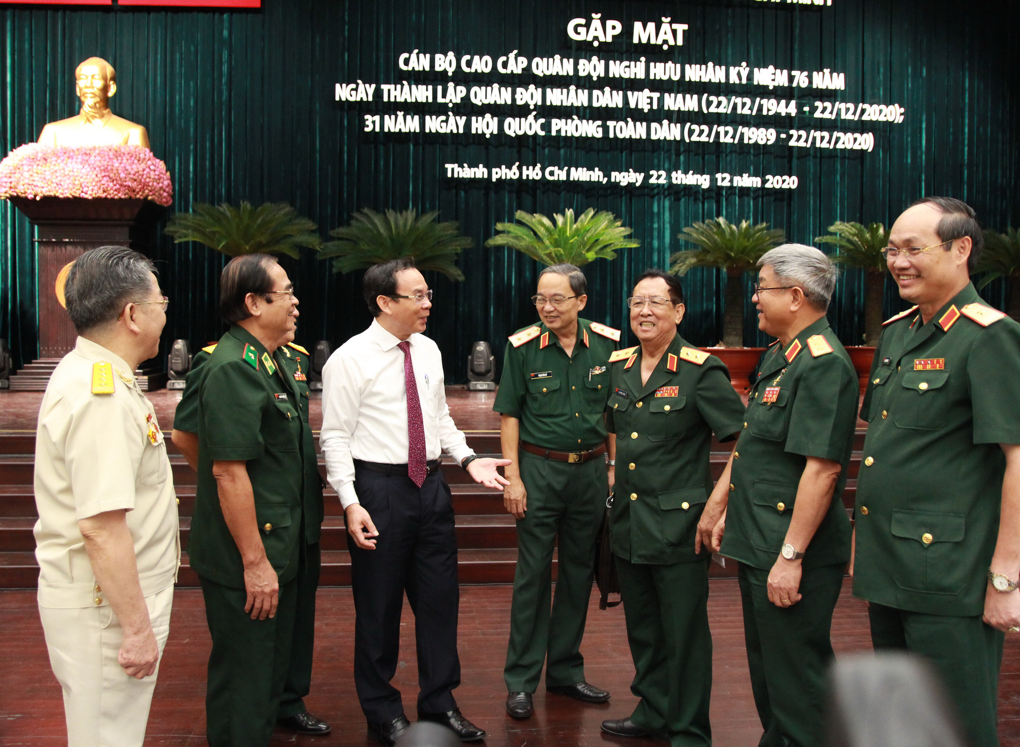 Bí thư Nguyễn Văn Nên gặp mặt cán bộ cao cấp quân đội nghỉ hưu - Ảnh 3.