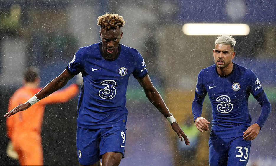 2 phút bắn hạ West Ham, Chelsea bay bổng Top 5 Ngoại hạng Anh
