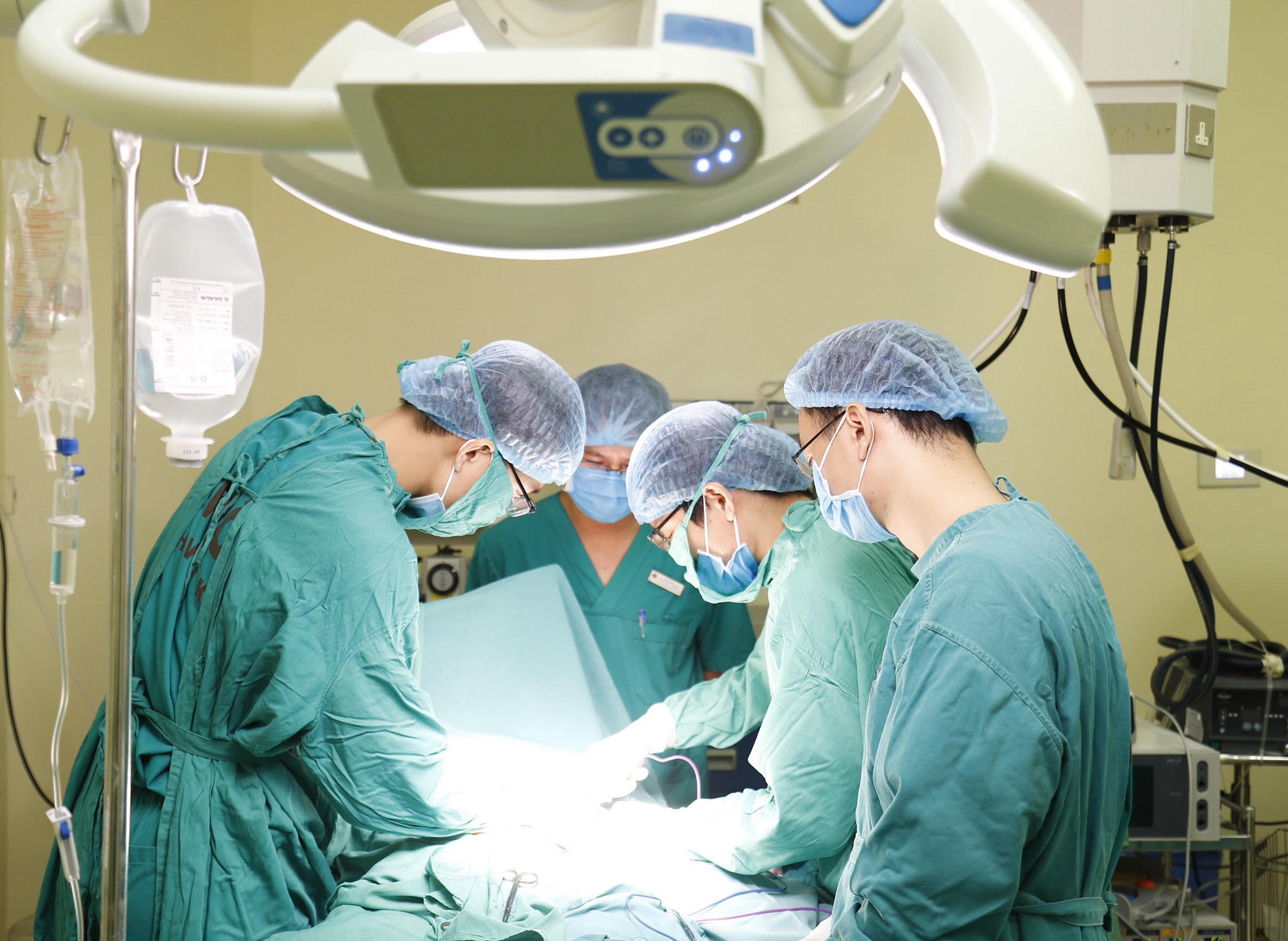 Bộ trưởng Bộ Y tế: Tự chủ bệnh viện không có nghĩa là tăng thu từ người bệnh