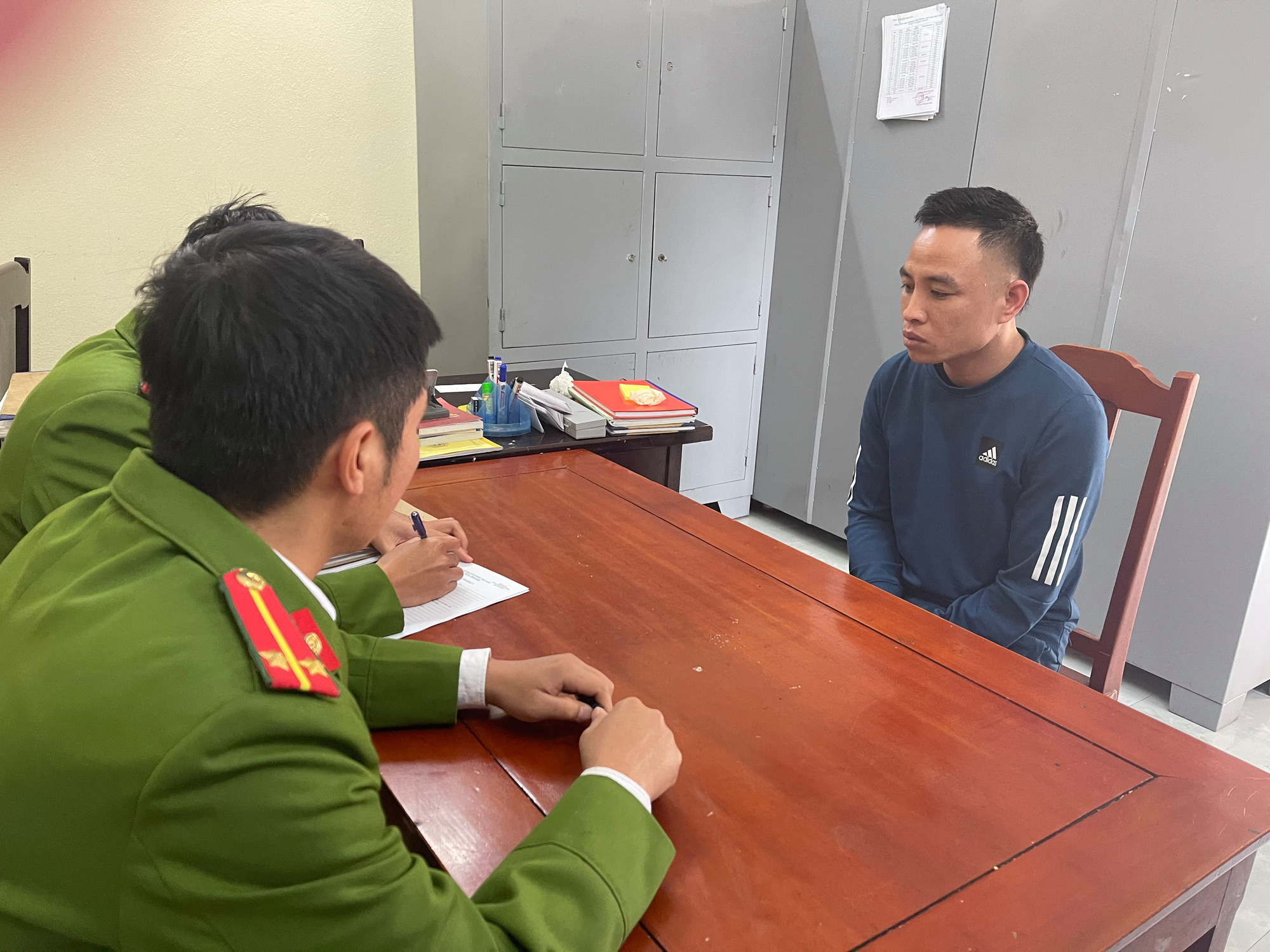 Bắt kẻ cho vay nặng lãi 6.000 đồng/triệu/ngày, dùng điếu cày đánh con nợ trọng thương
