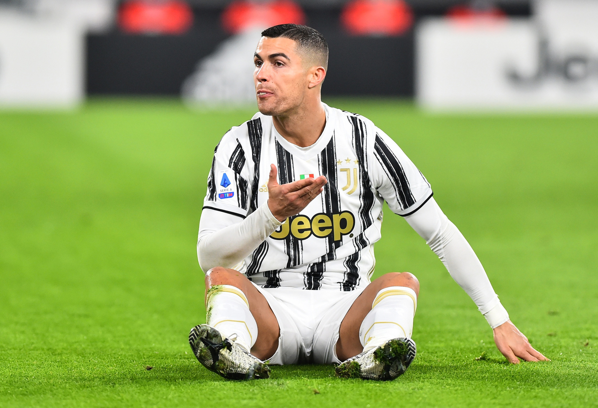 Cristiano Ronaldo "tịt ngòi", Juventus thảm bại