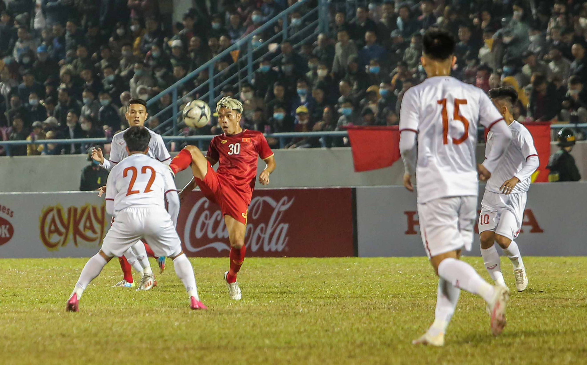 Văn Quyết, H&agrave; Đức Chinh &ldquo;nổ s&uacute;ng&rdquo; gi&uacute;p đội tuyển Việt Nam đ&aacute;nh bại đ&agrave;n em U22 - Ảnh 7.