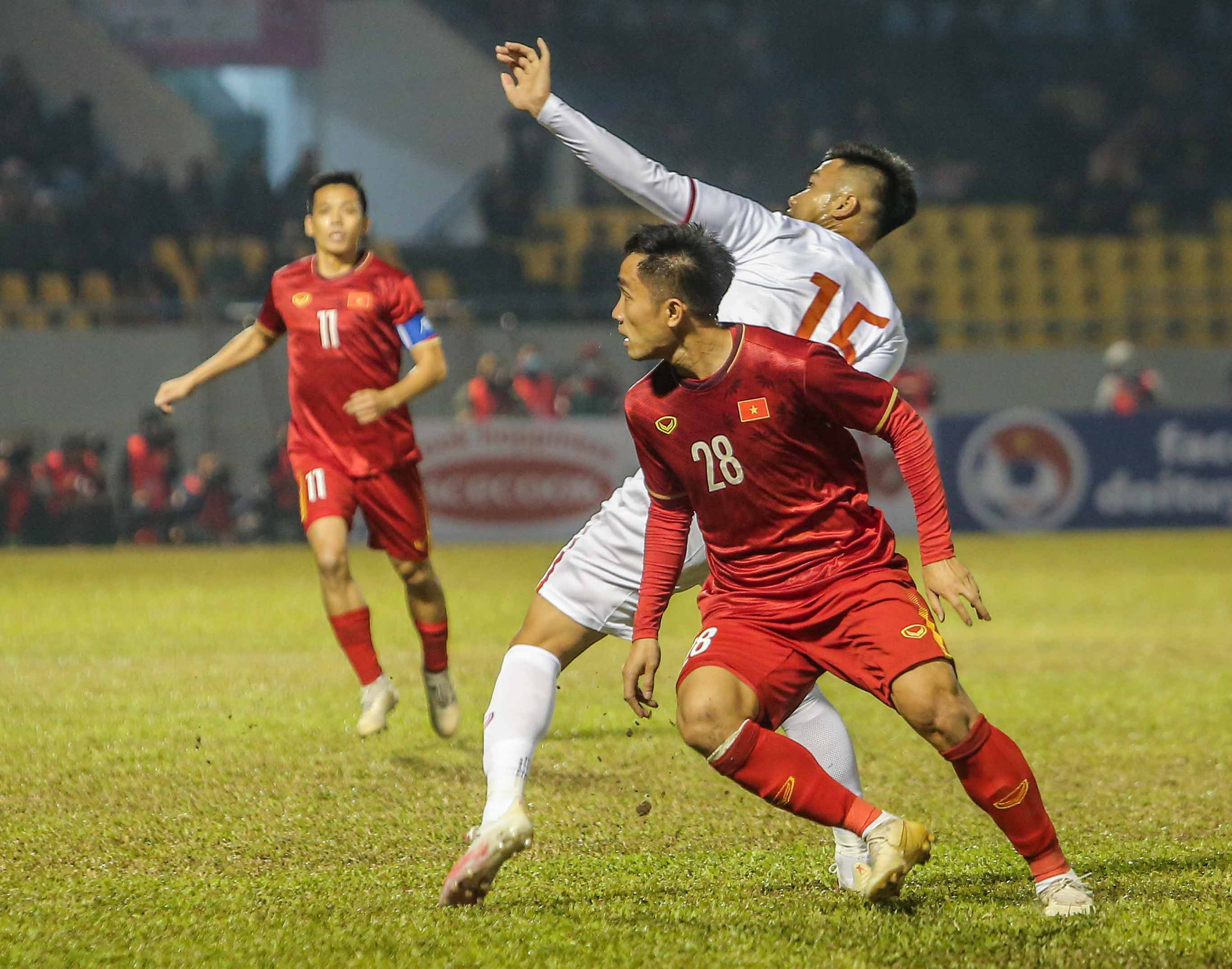 Văn Quyết, H&agrave; Đức Chinh &ldquo;nổ s&uacute;ng&rdquo; gi&uacute;p đội tuyển Việt Nam đ&aacute;nh bại đ&agrave;n em U22 - Ảnh 9.