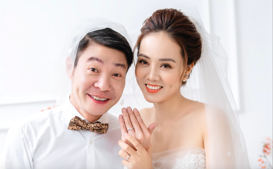 Cô Đẩu Công Lý hài hước trong bộ ảnh cưới trước lễ cưới lần 3 - Ảnh 2.