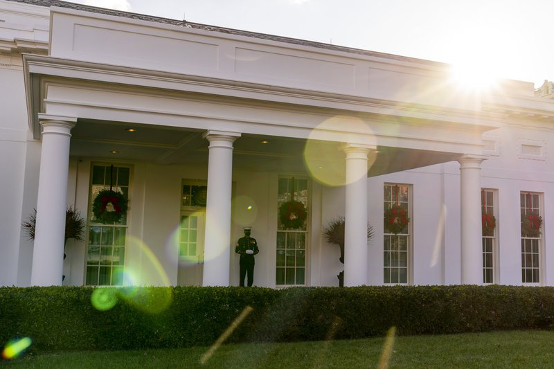 Tổng thống Trump đồng loạt ân xá nhiều đồng minh