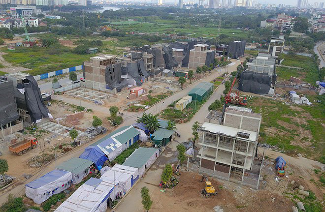 Gi&aacute; bất động sản tăng vọt khắp nơi - Ảnh 1.