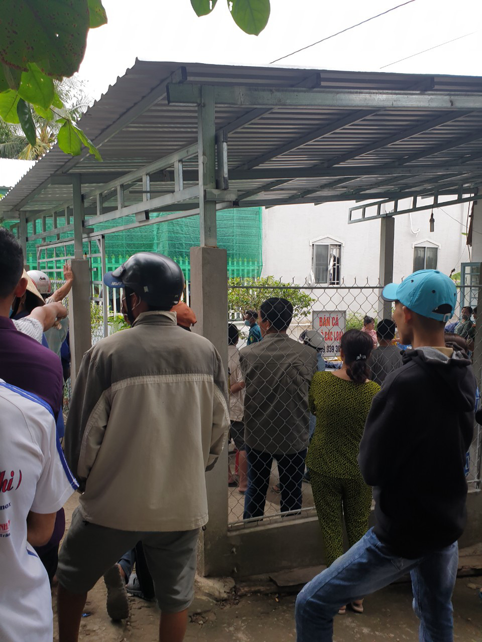 Nghi vấn đ&ocirc;i &ldquo;vợ chồng hờ&rdquo; tưới xăng tự thi&ecirc;u - Ảnh 1.