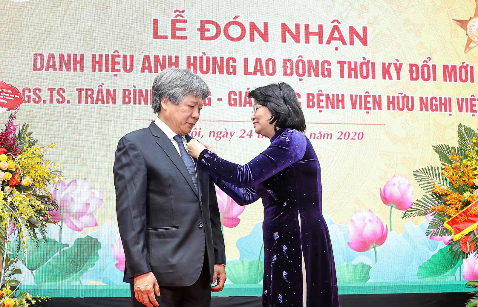 Giám đốc Bệnh viện Việt Đức nhận danh hiệu Anh hùng lao động