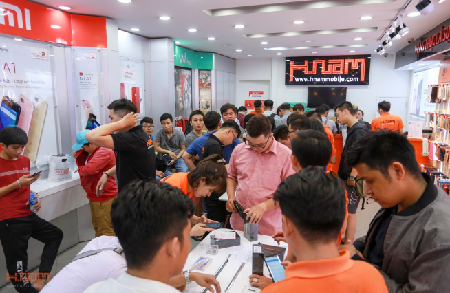 Mừng Gi&aacute;ng sinh, Hnammobile ưu đ&atilde;i 70% - Ảnh 1.