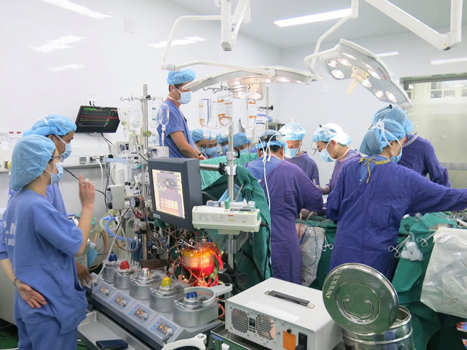 Gi&aacute;m đốc Bệnh viện Việt Đức nhận danh hiệu Anh h&ugrave;ng lao động - Ảnh 4.