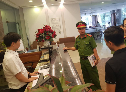 Bộ C&ocirc;ng an phối hợp c&ugrave;ng Bộ Y tế xử phạt vi phạm về thuốc l&aacute; - Ảnh 1.