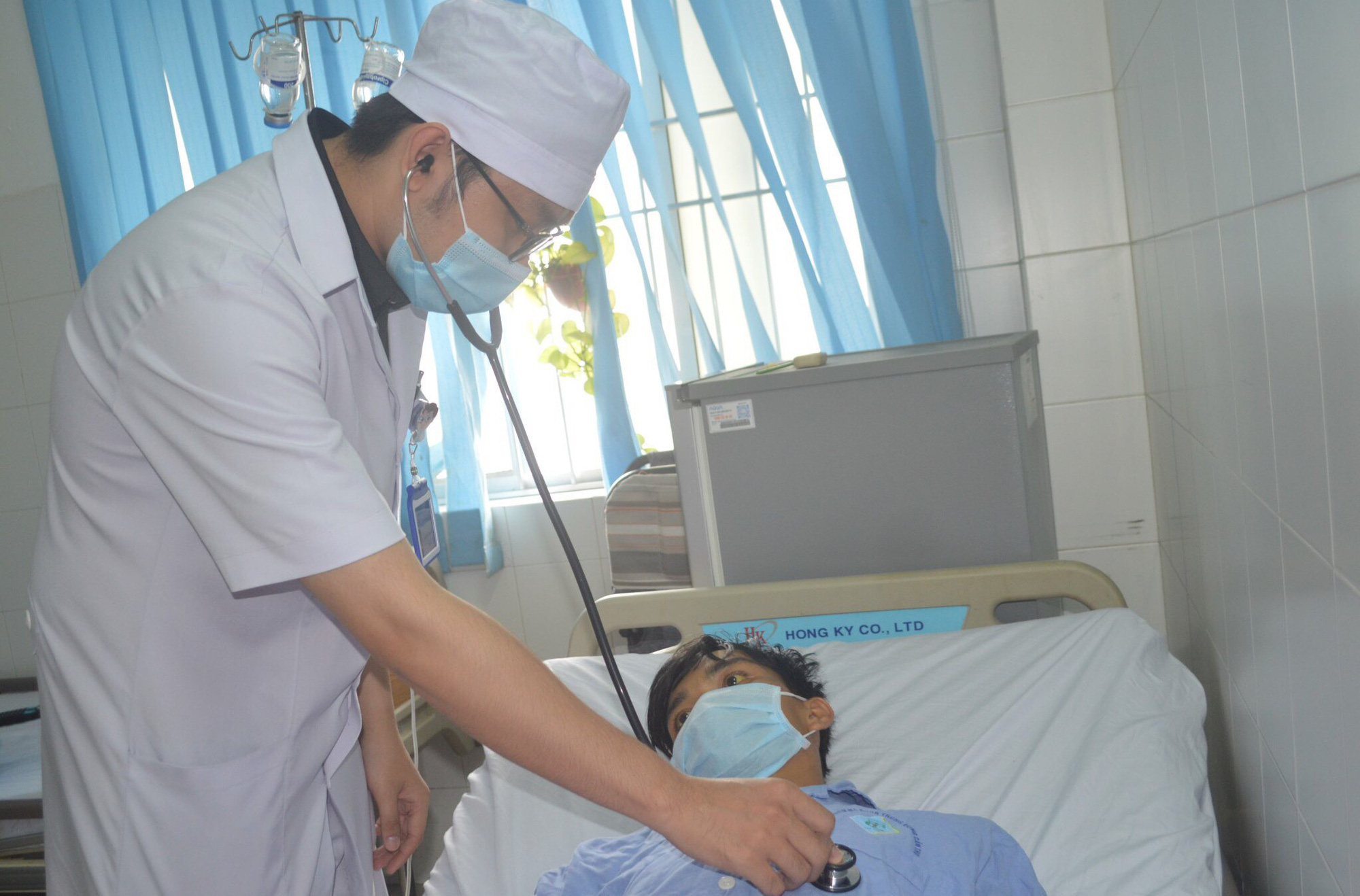 Ê-kíp bác sĩ rơi nước mắt khi nam thanh niên “từ cõi chết trở về”