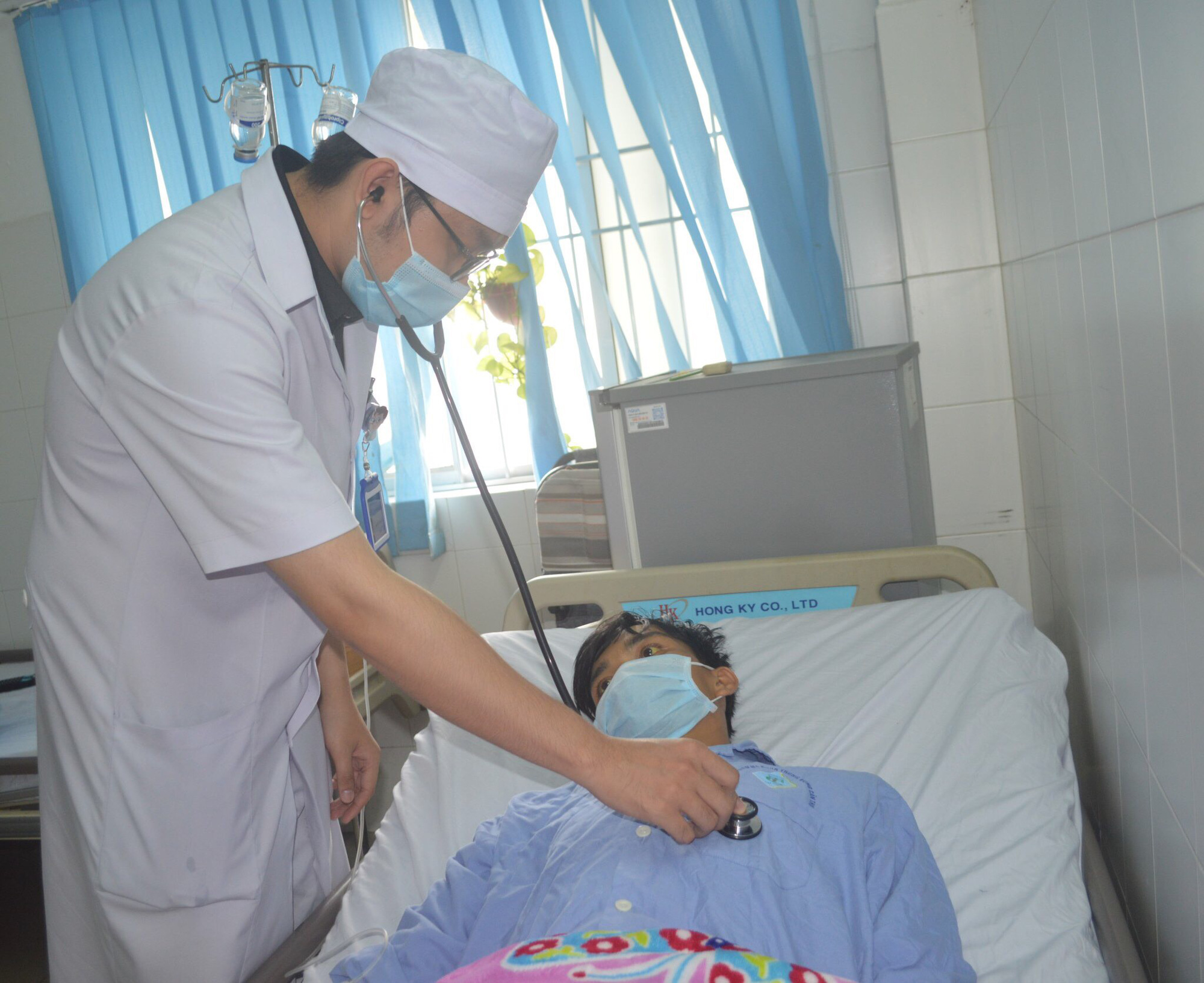 &Ecirc;-k&iacute;p b&aacute;c sĩ rơi nước mắt khi nam thanh ni&ecirc;n &ldquo;từ c&otilde;i chết trở về&rdquo; - Ảnh 2.