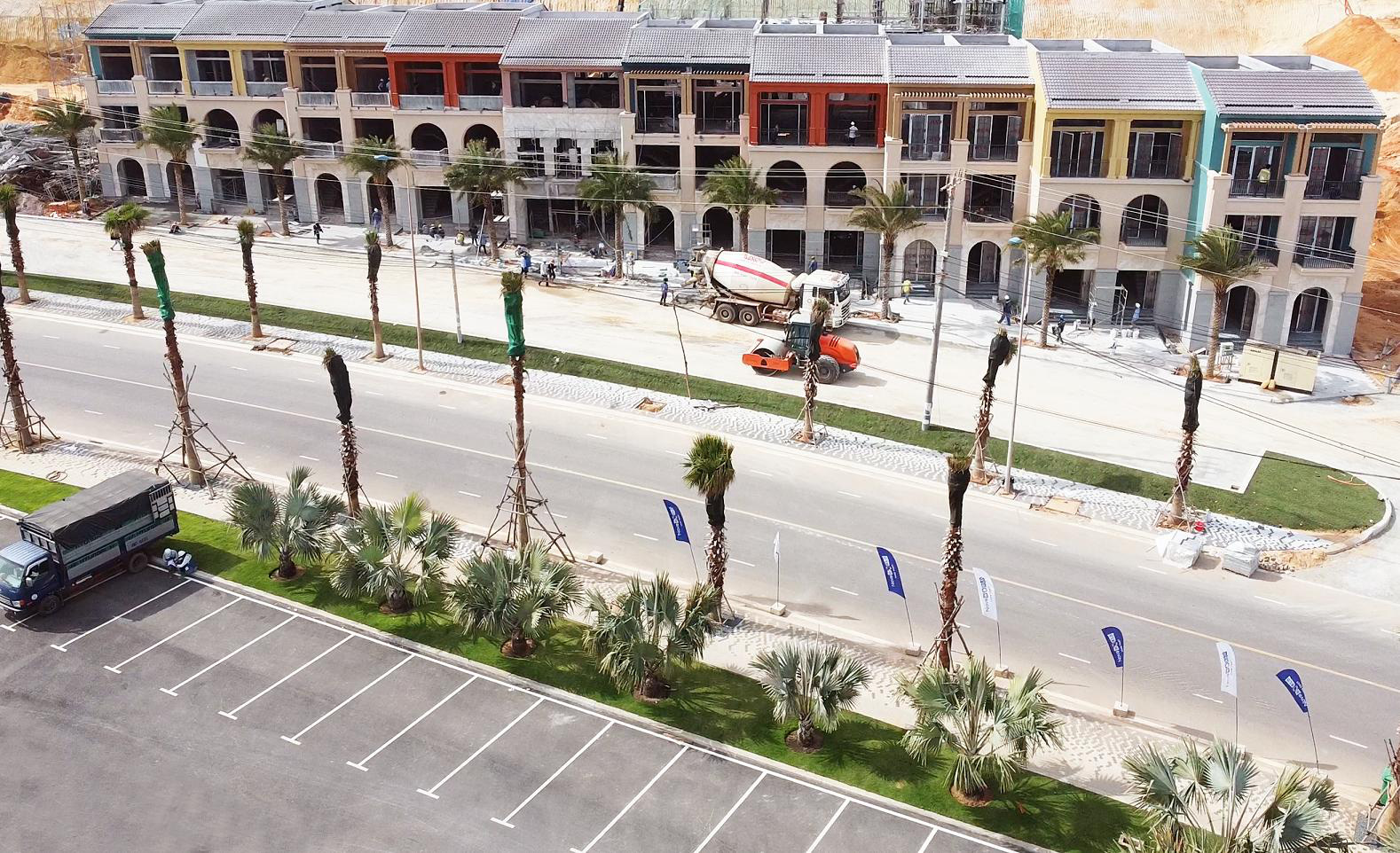 Shophouse ven biển l&agrave;m dậy s&oacute;ng thị trường Phan Thiết - Ảnh 1.