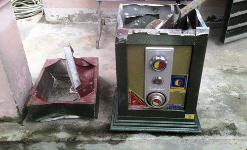 Trích xuất camera, nữ chủ nhà tá hỏa thấy người lạ "vô tư" vào nhà lúc nửa đêm