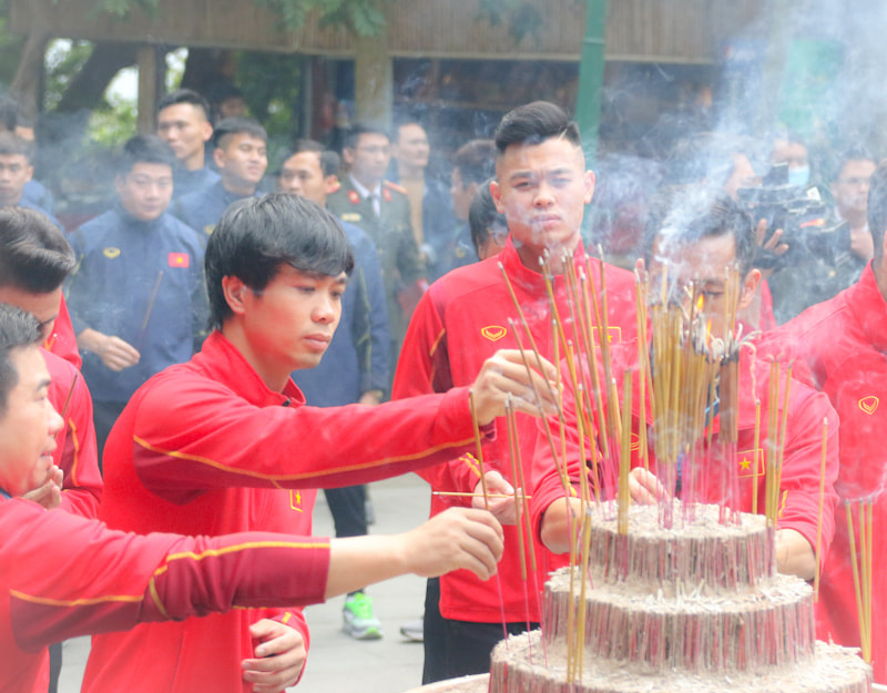 Thầy trò HLV Park Hang-seo dâng hương tưởng niệm các Vua Hùng - Ảnh 4.