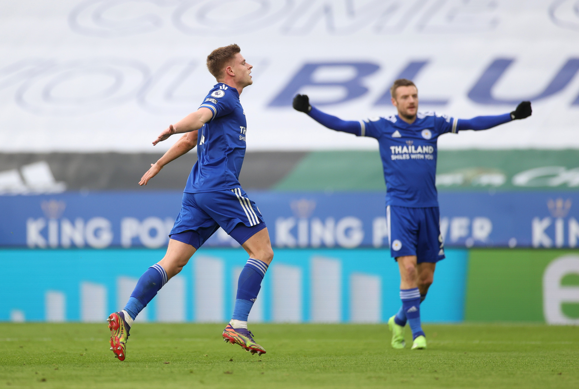 Man United nhận tr&aacute;i đắng, Leicester vững ng&ocirc;i nh&igrave; bảng - Ảnh 5.