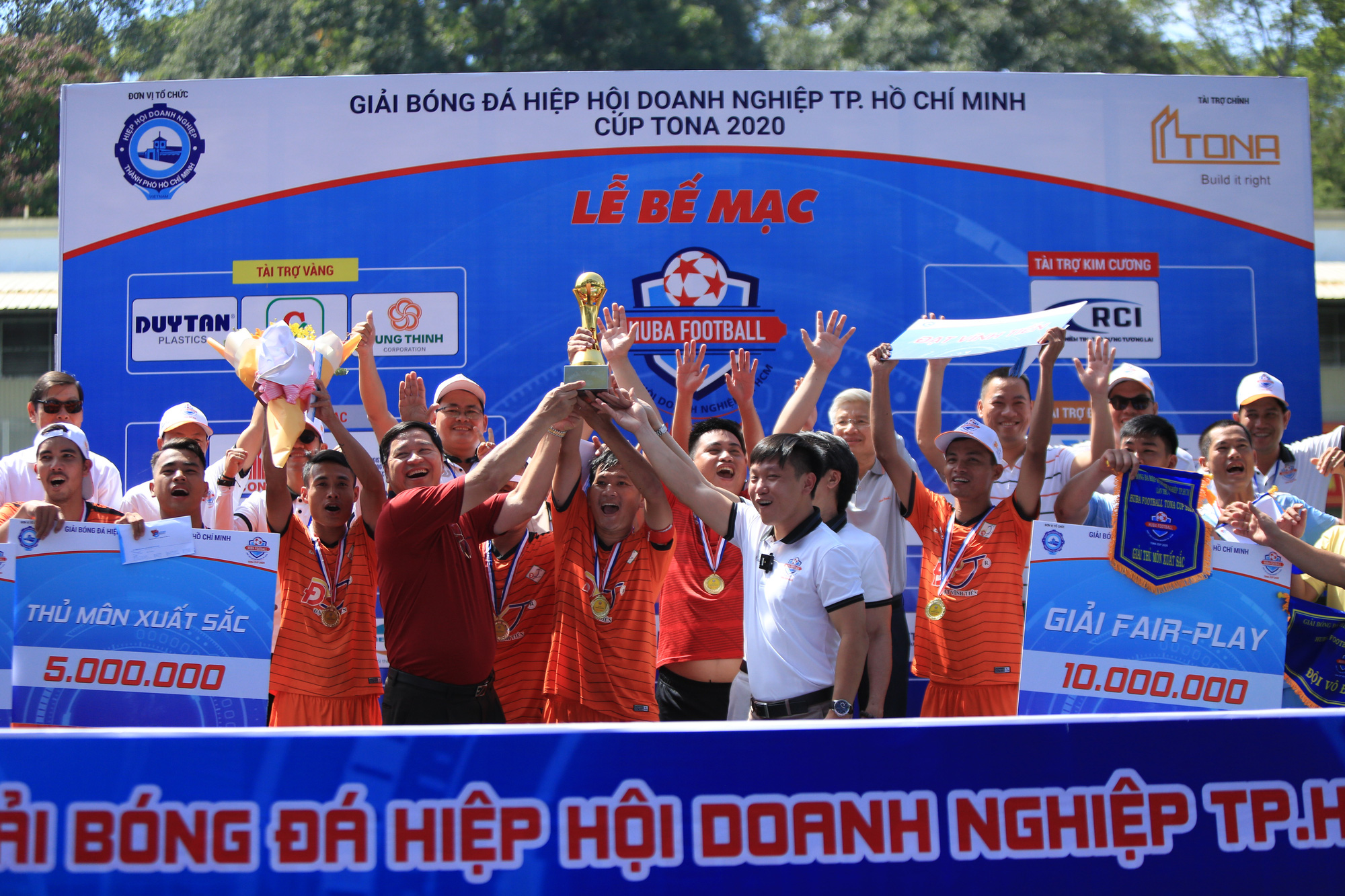 CLB Đạt Vĩnh Tiến vô địch Giải Bóng đá Hiệp hội Doanh nghiệp TP HCM 2020