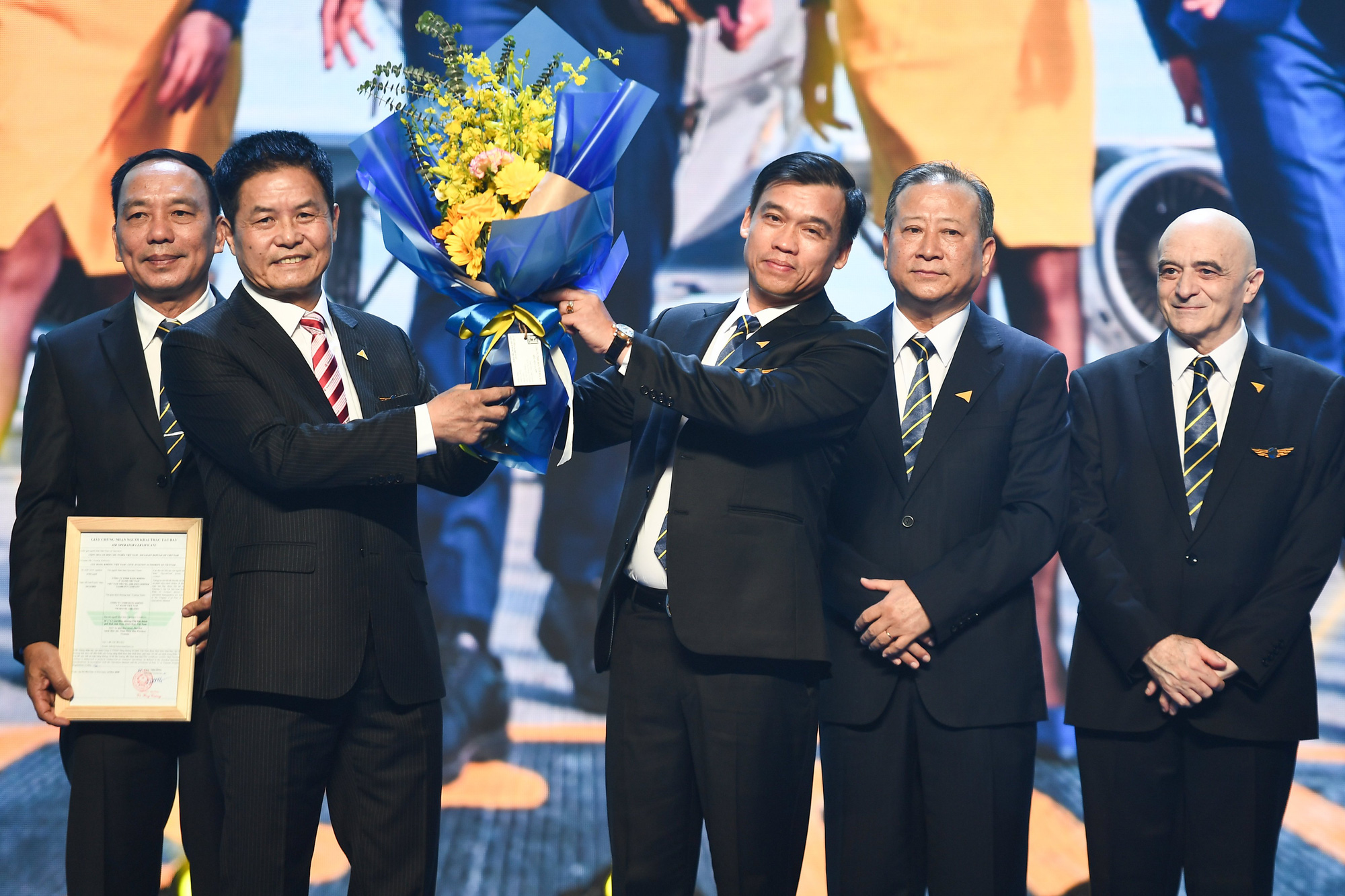 Vietravel Airlines cất cánh chuyến bay đầu tiên, giá vé hứa hẹn hấp dẫn - Ảnh 1.
