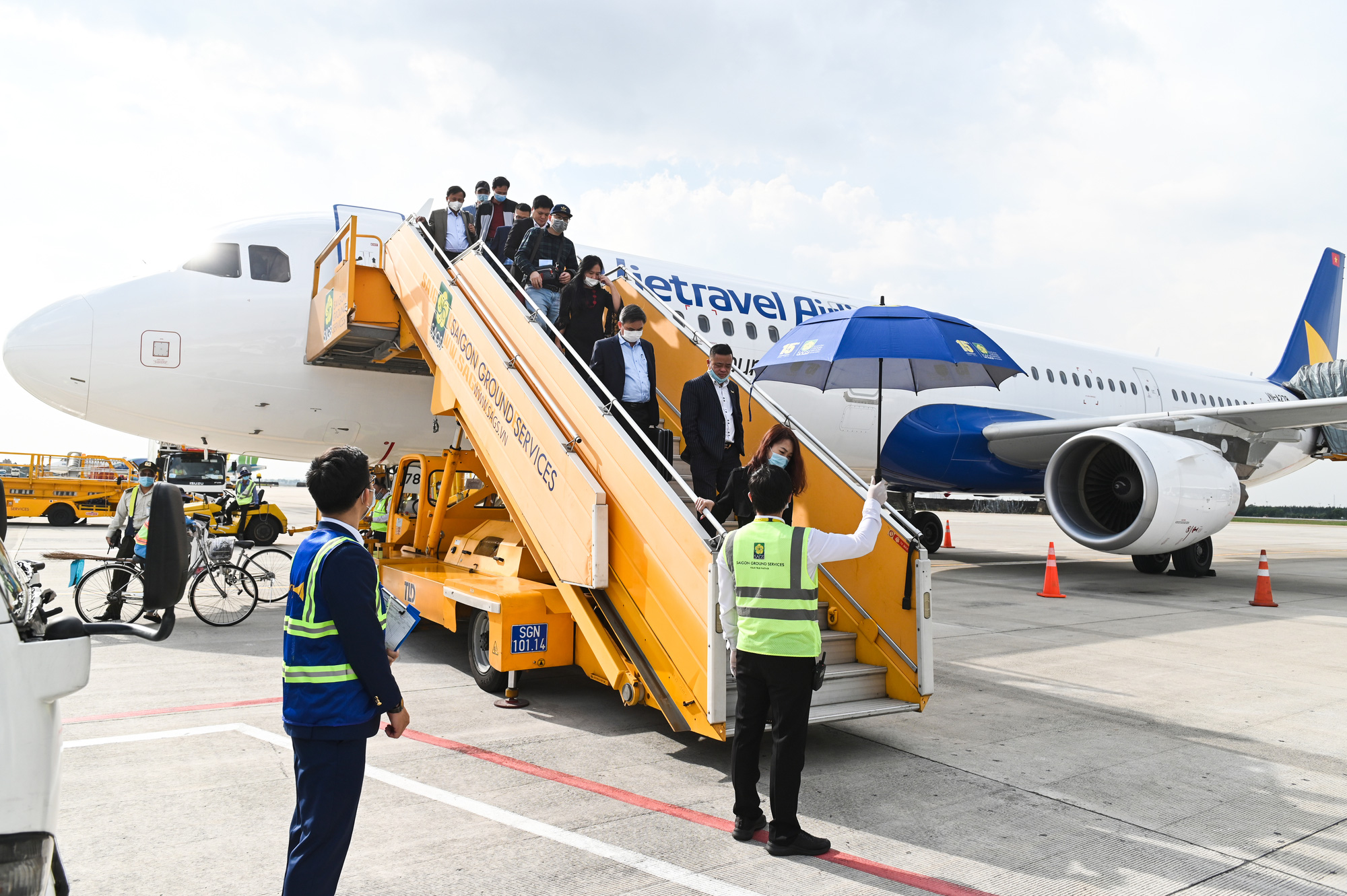 Vietravel Airlines cất cánh chuyến bay đầu tiên, giá vé hứa hẹn hấp dẫn - Ảnh 2.