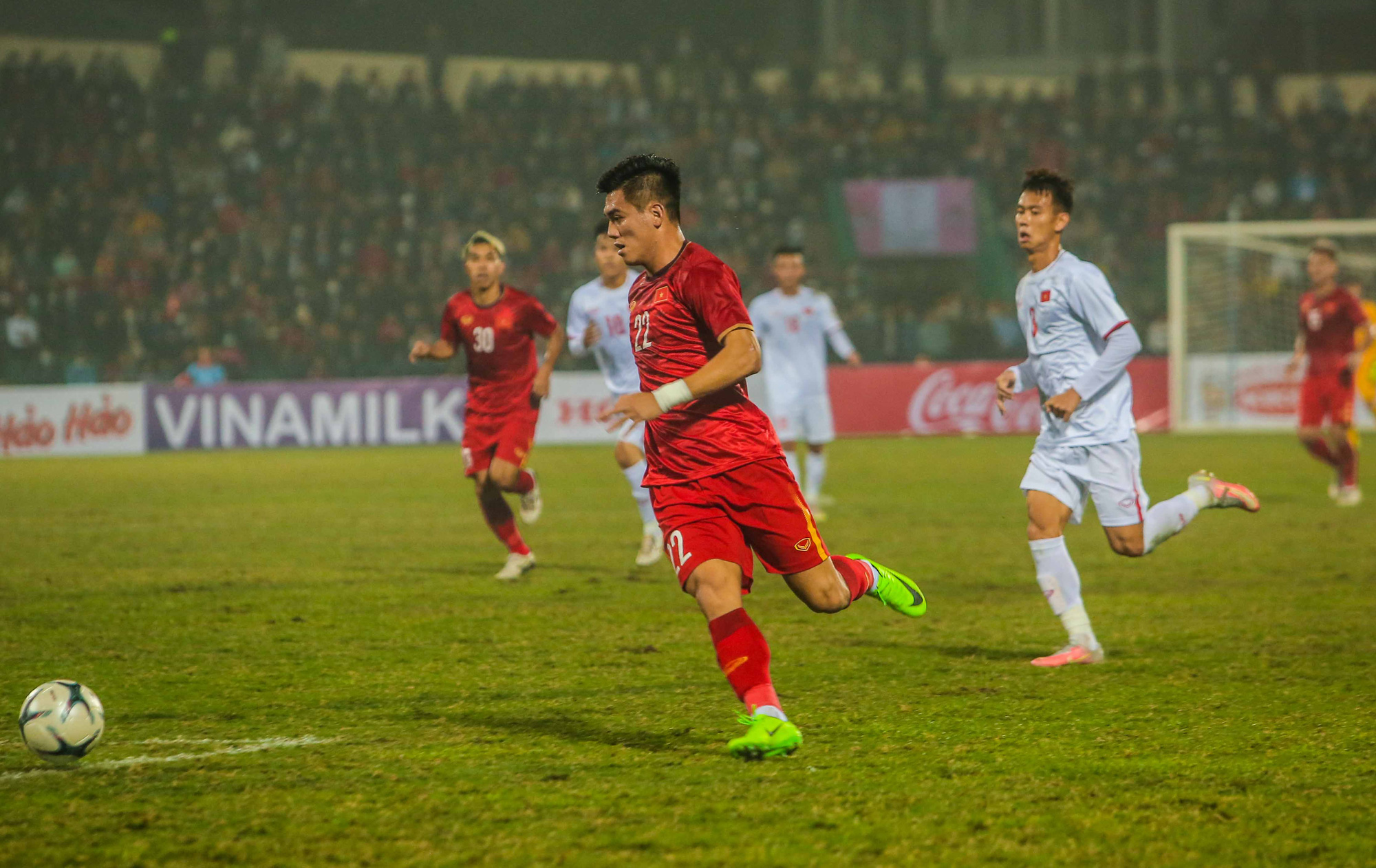 Quang Hải ghi b&agrave;n, đội tuyển Việt Nam ho&agrave; đ&agrave;n em U22 Việt Nam - Ảnh 13.
