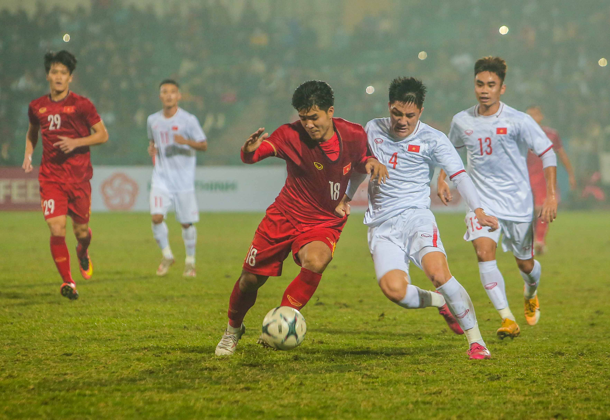 Quang Hải ghi b&agrave;n, đội tuyển Việt Nam ho&agrave; đ&agrave;n em U22 Việt Nam - Ảnh 14.