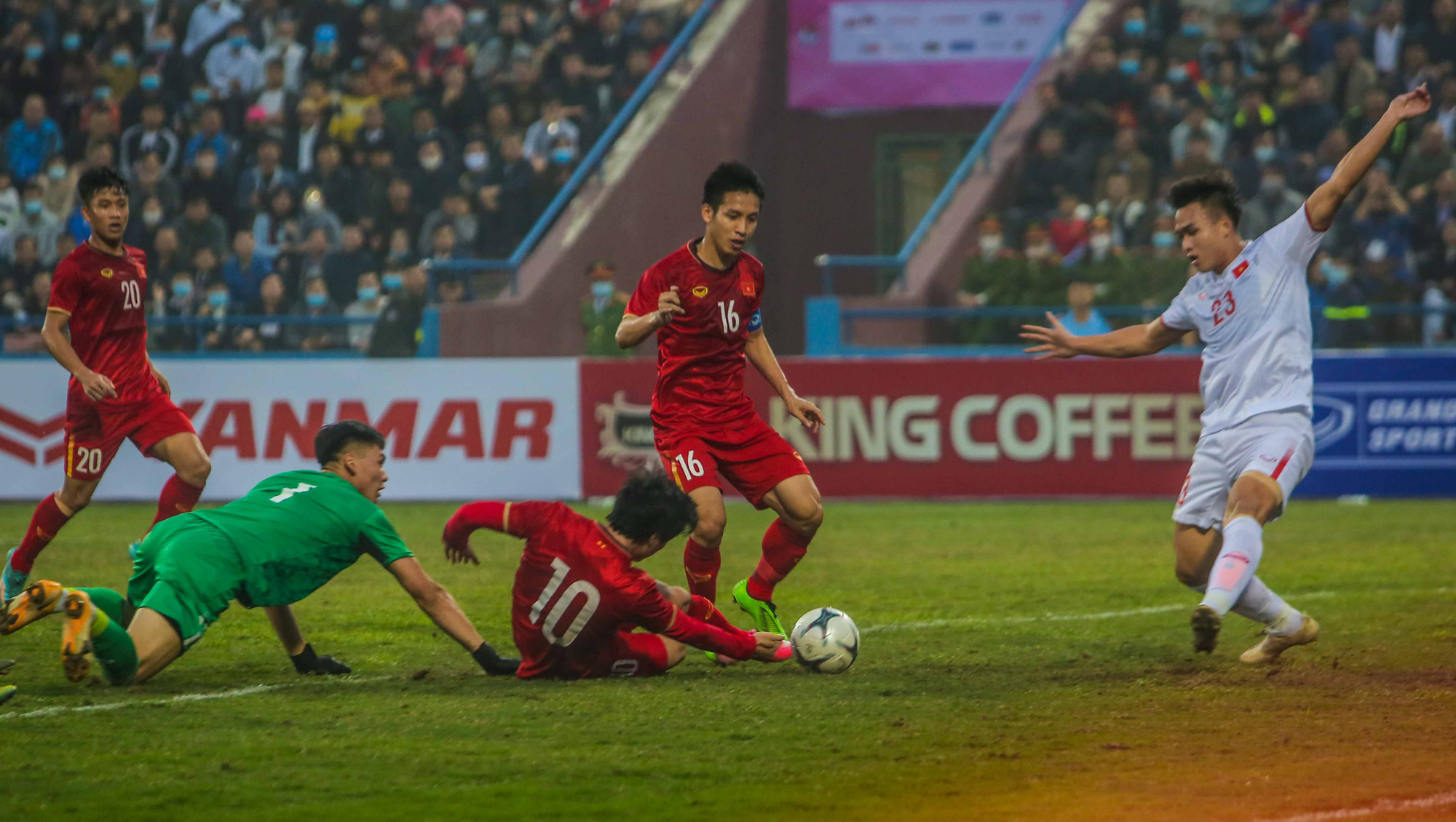Quang Hải ghi b&agrave;n, đội tuyển Việt Nam ho&agrave; đ&agrave;n em U22 Việt Nam - Ảnh 4.