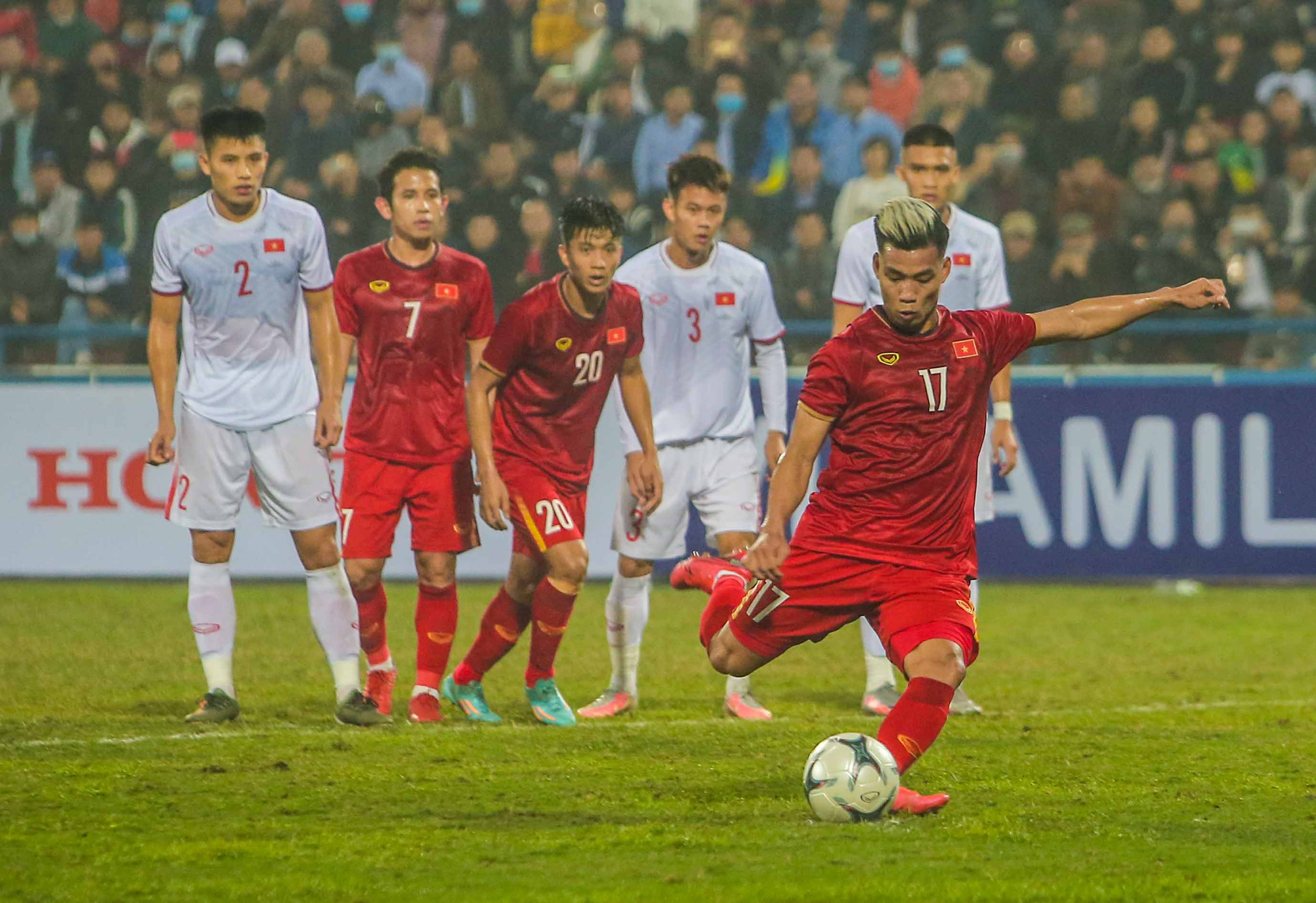 Quang Hải ghi b&agrave;n, đội tuyển Việt Nam ho&agrave; đ&agrave;n em U22 Việt Nam - Ảnh 7.