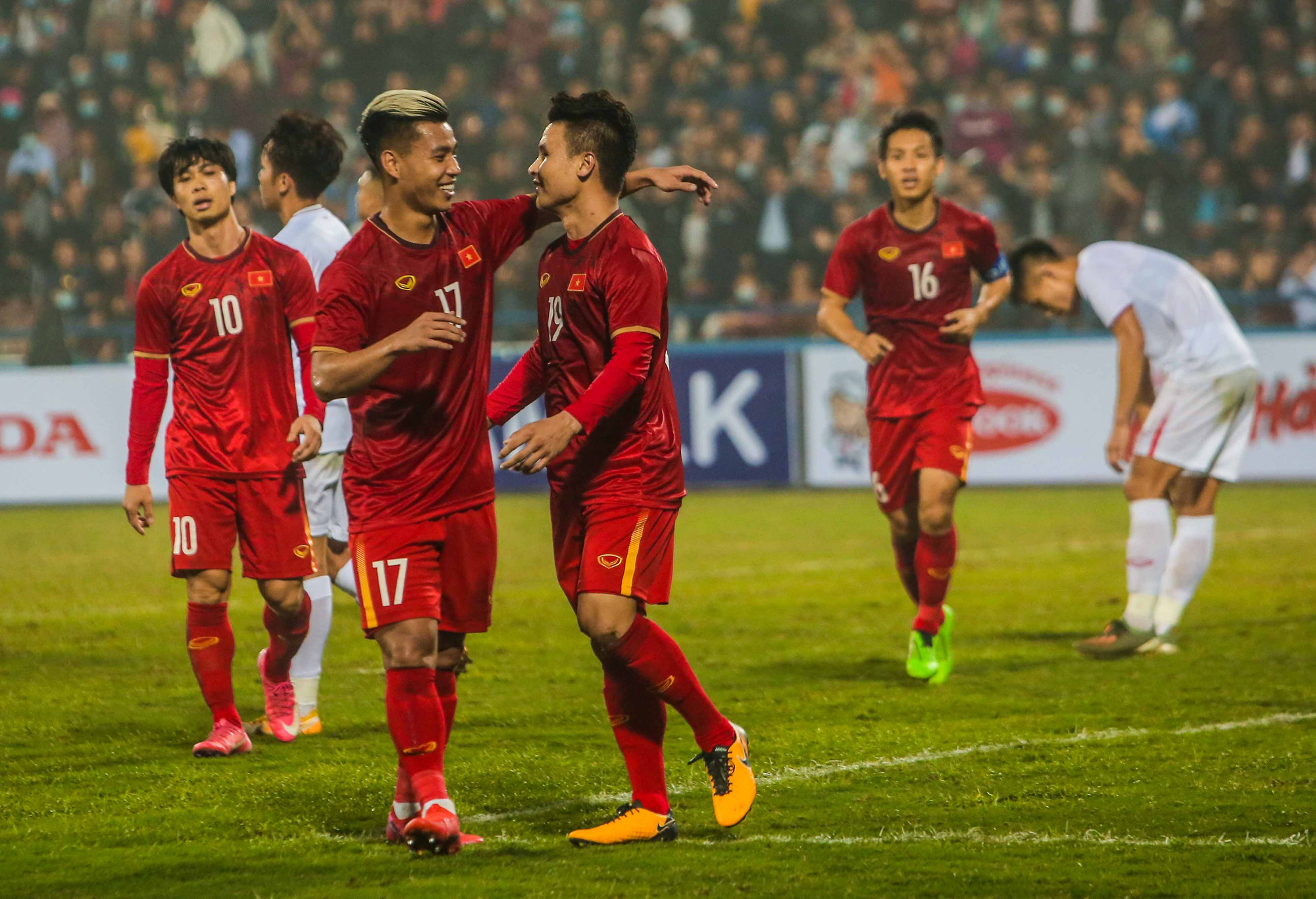 Quang Hải ghi b&agrave;n, đội tuyển Việt Nam ho&agrave; đ&agrave;n em U22 Việt Nam - Ảnh 8.