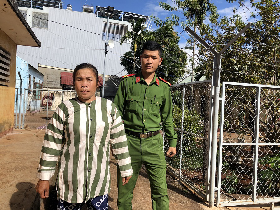 Bắt giữ "nữ quái" chuyên lân la làm quen người già để giở trò