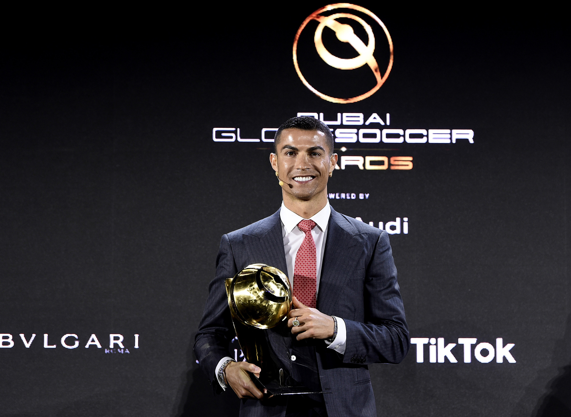 "Cầu thủ xuất sắc nhất thế kỷ" Ronaldo tiết lộ bí quyết đá bóng đến tuổi 40