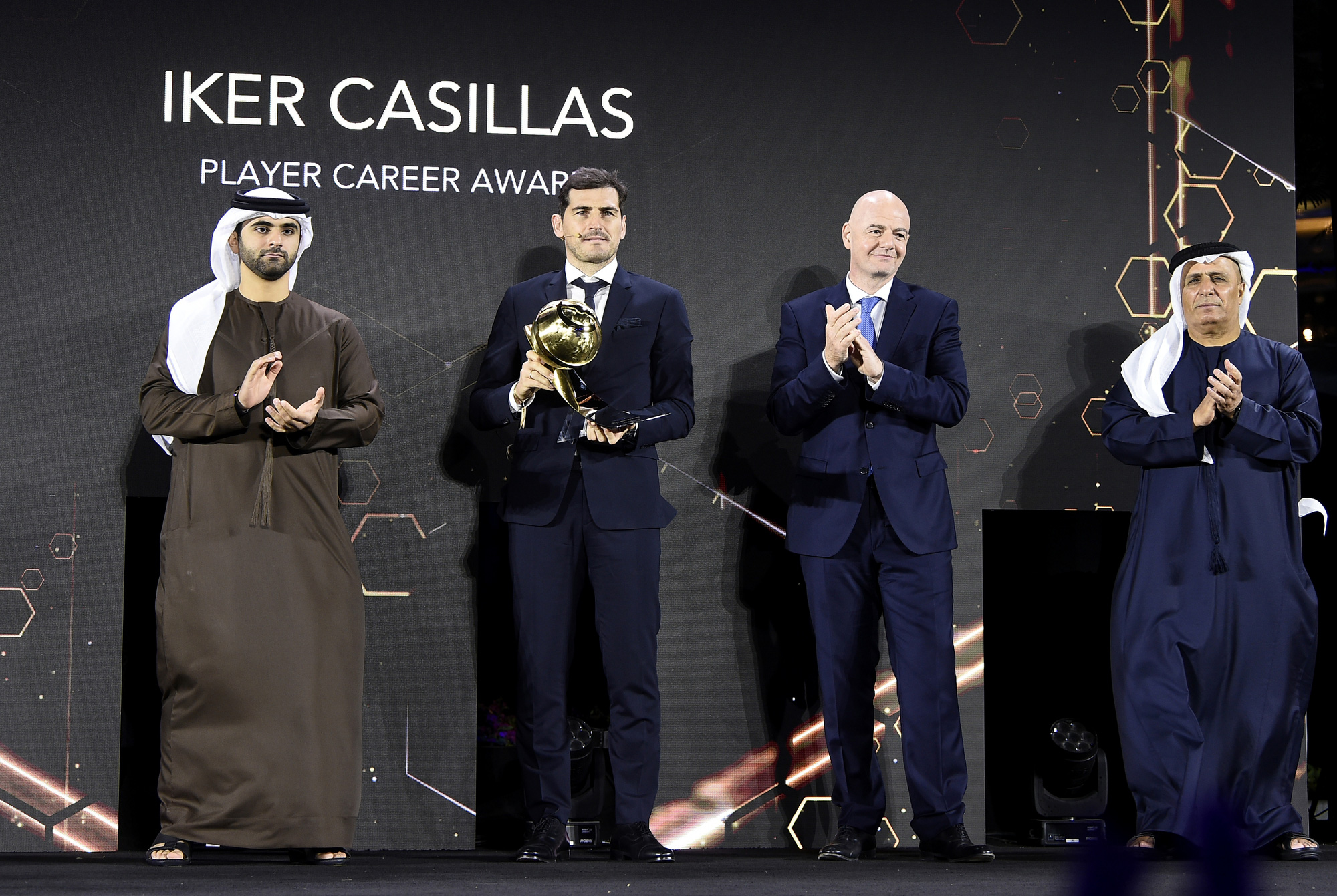 Cầu thủ xuất sắc nhất thế kỷ Ronaldo tiết lộ bí quyết đá bóng đến tuổi 40 - Ảnh 6.