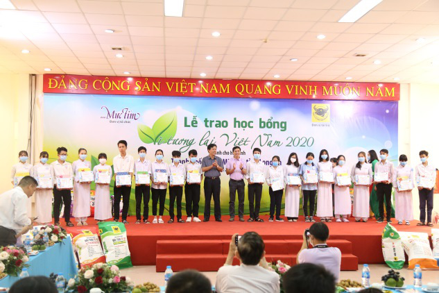 B&igrave;nh Điền c&ugrave;ng học bổng V&igrave; tương lai Việt Nam - Ảnh 1.