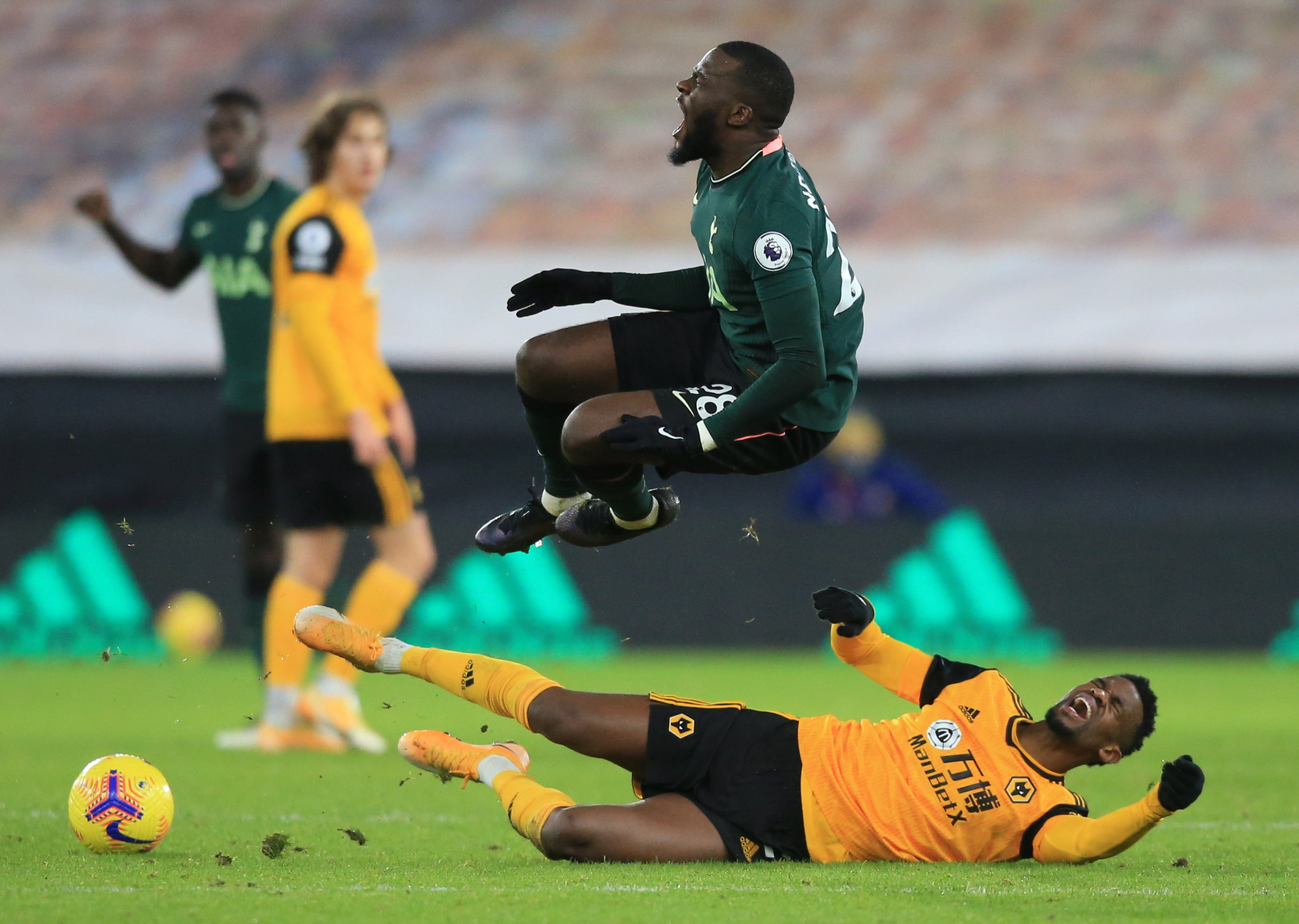 Tottenham đánh rơi chiến thắng phút cuối, lỡ Top 4 Ngoại hạng Anh - Ảnh 2.