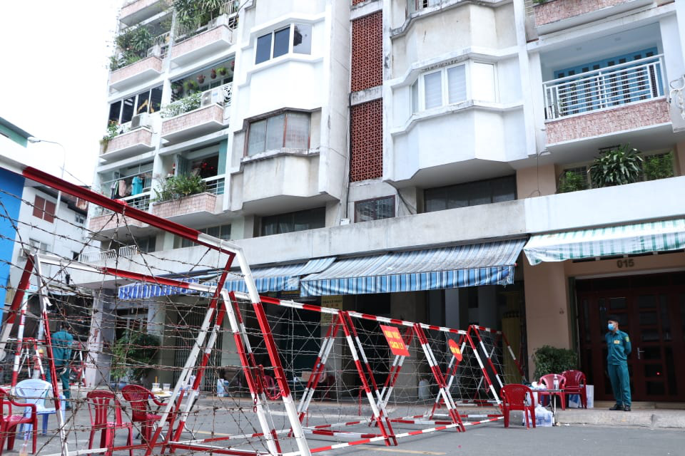 TP HCM: Hai hộ gia đình ở quận 6 bị cách ly vì liên quan bệnh nhân 1451