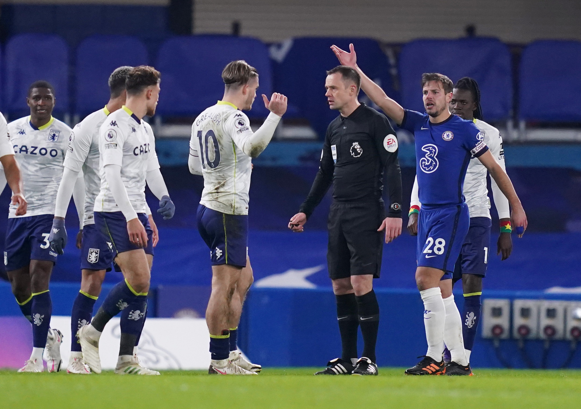 Chelsea lại mất điểm s&acirc;n nh&agrave;, Leicester may mắn tho&aacute;t hiểm - Ảnh 4.